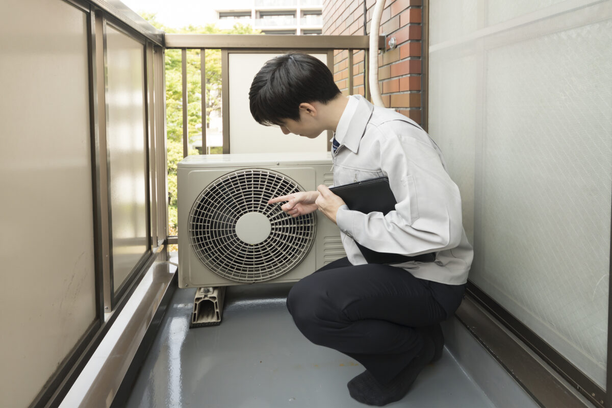 学歴経験不問！　簡単なエアコンの部品交換作業