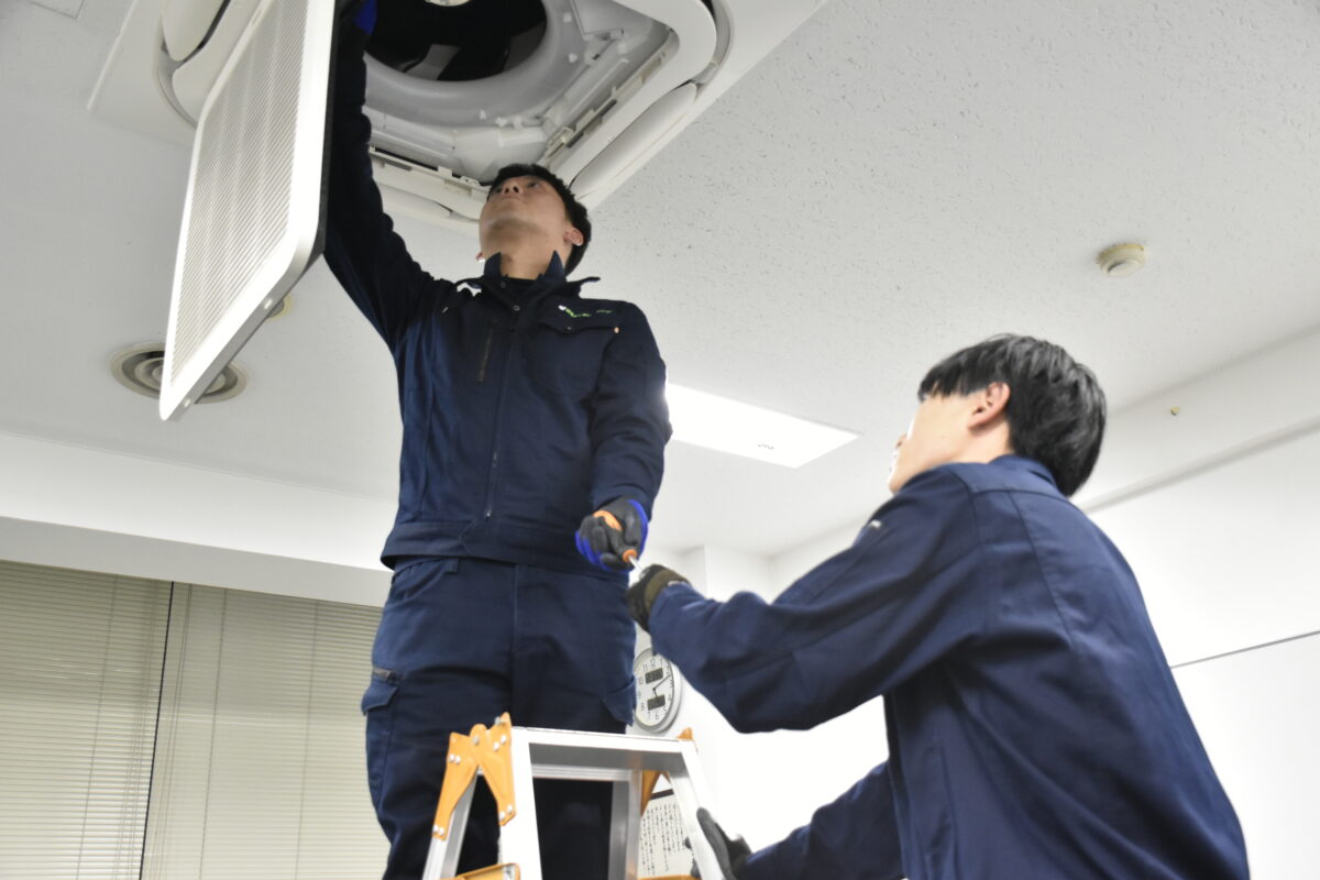 三菱電機　手元作業補助/アシスタントスタッフ/  大阪府 吹田市（2582）